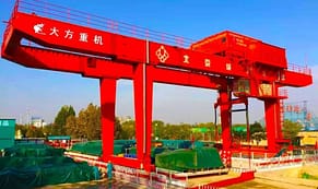 Road and bridge gantry crane