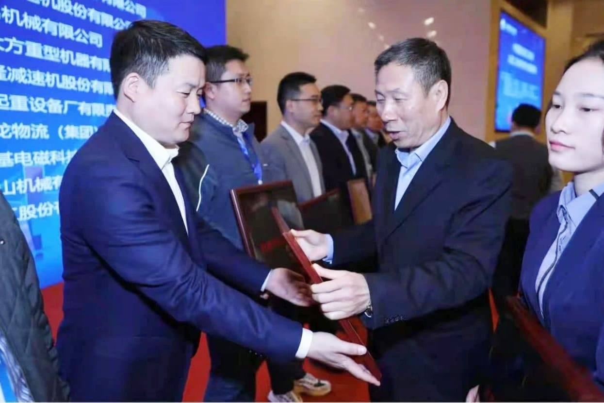 General Manager Liu Zijun came to the stage to accept the award on behalf of Dafang 2