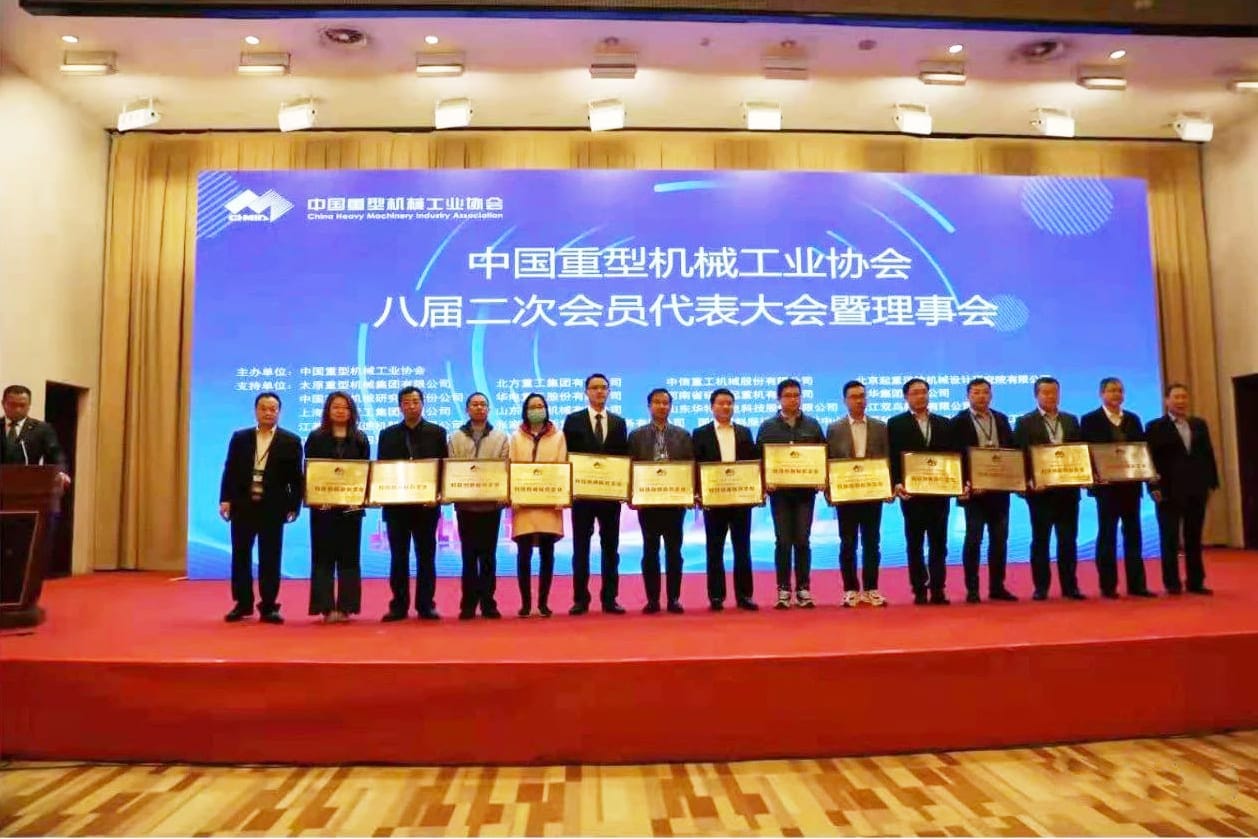 General Manager Liu Zijun came to the stage to accept the award on behalf of Dafang