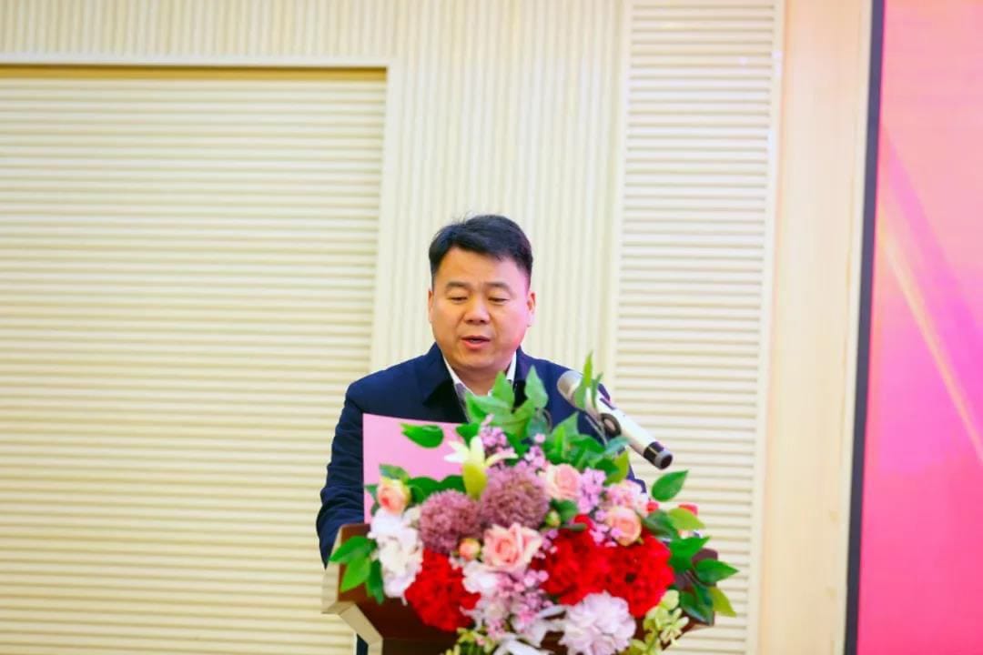 Ma Junjie Chairman of the Group delivers a speech