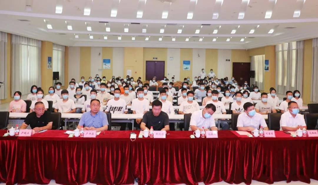Dafang Group held a golden autumn student assistance activity