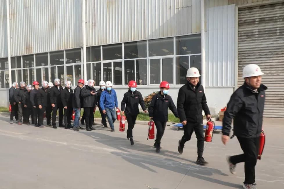 The emergency team takes fire fighting and rescue operations 1