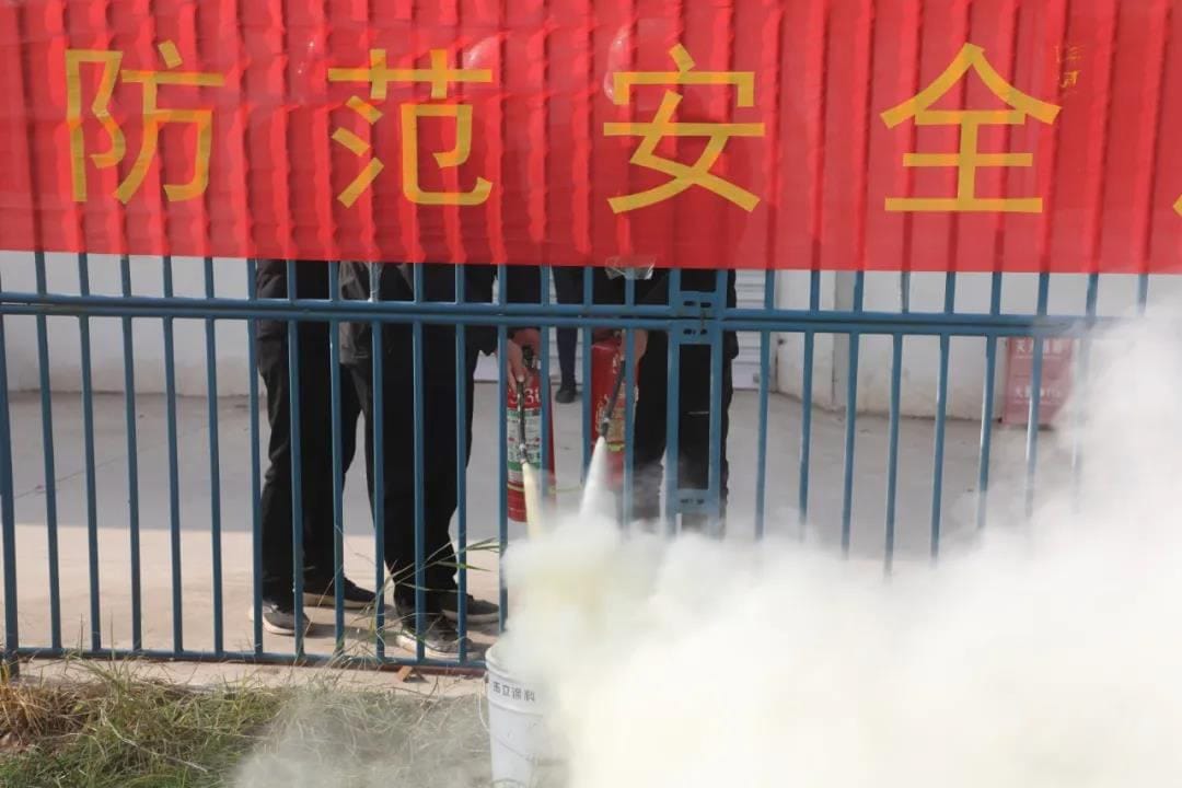 The emergency team takes fire fighting and rescue operations 5