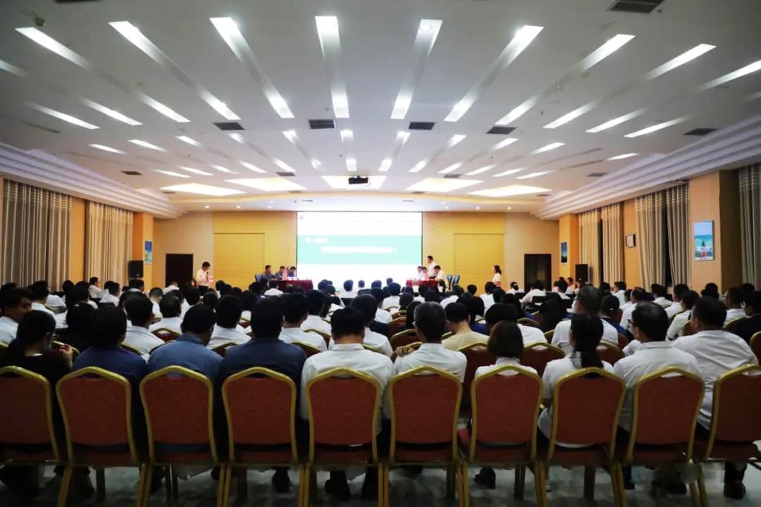 The scene of the debate 2