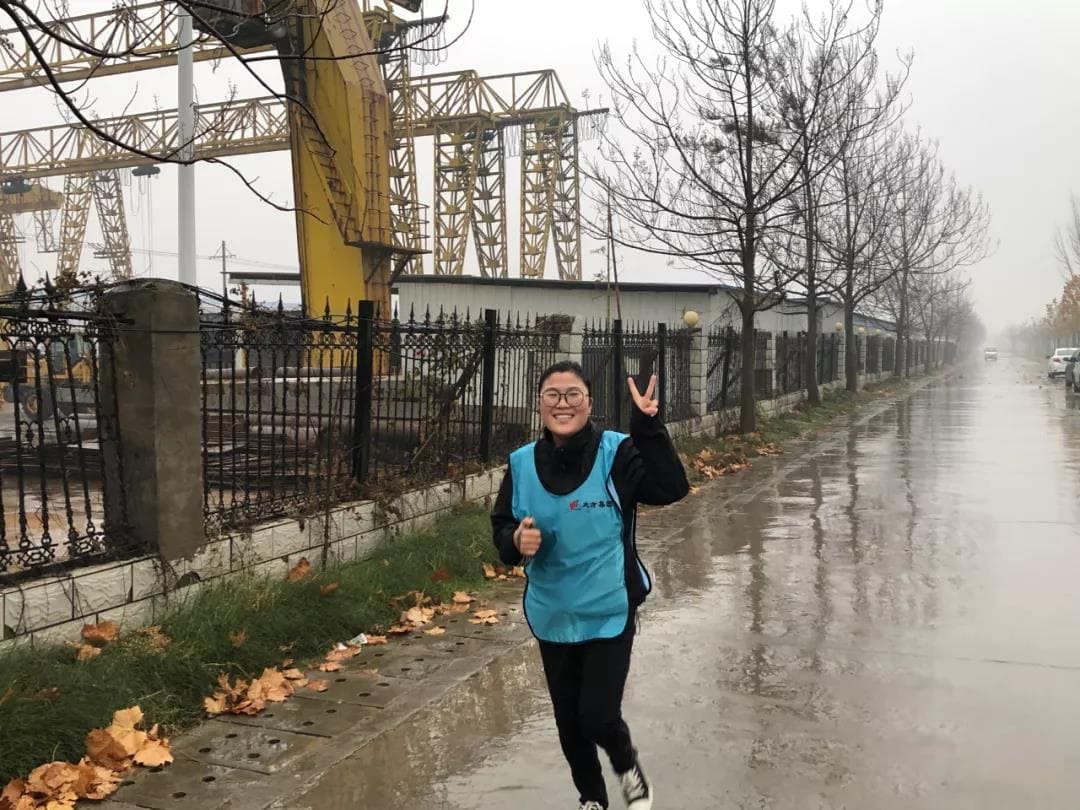 The long distance race officially started 3